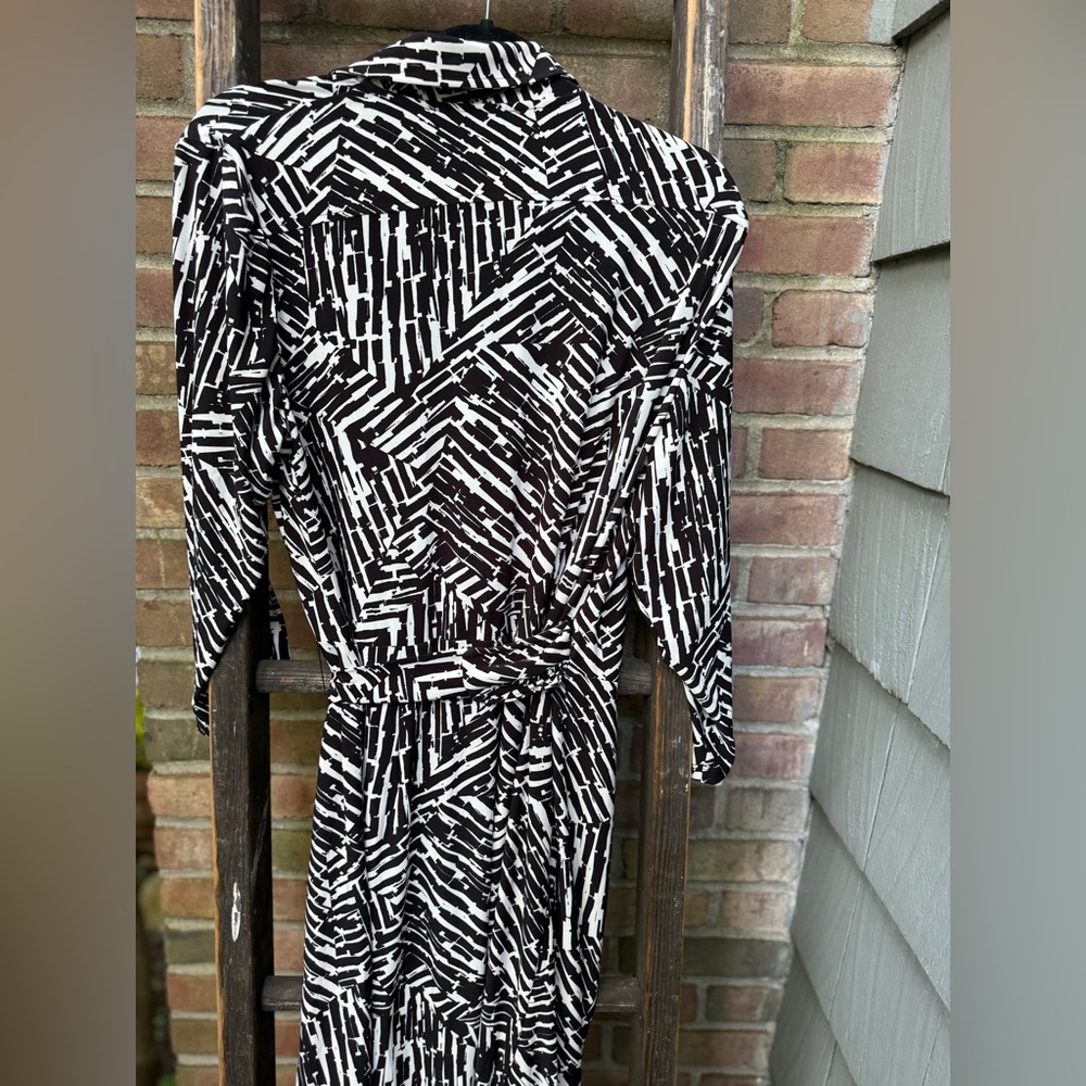 Lauren Ralph Lauren Black and White Abstract Wrap Dress - Picture 3 of 7